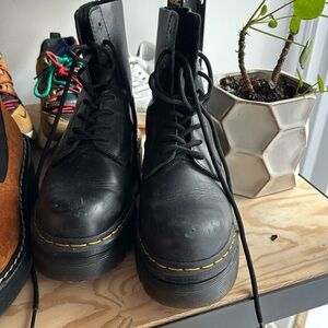 Lightly worn (less than 5x) Women’s Doc Marten Lace up Boots